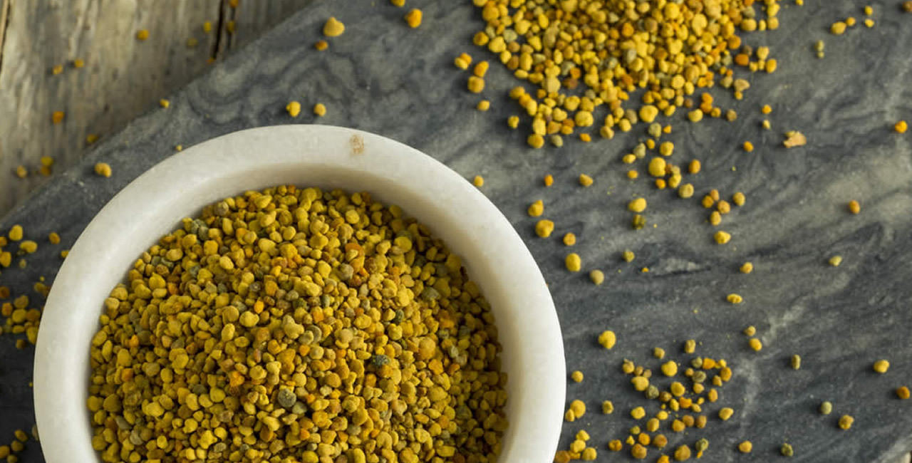 Polline fresco raccolto con trappola per api